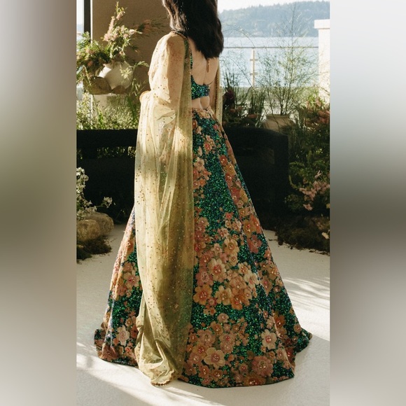 Sabyasachi Lehenga | Emerald Green aka  DILGULDASTA Lehenga - Picture 2 of 7
